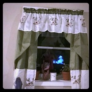 Small window curtain set